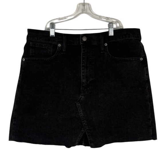 Madewell Black Rigid Denim A-Line Let-Down Raw Hem Mini Skirt in Colfax Wash 31 - Picture 2 of 6